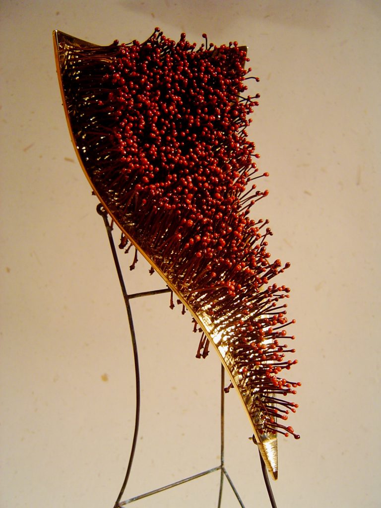 LE-TEMPS-DES-CERISES-sculpture-metal-dore-1200-queues-de-cerises-cire-rouge-1996-Patricia-Lemaire