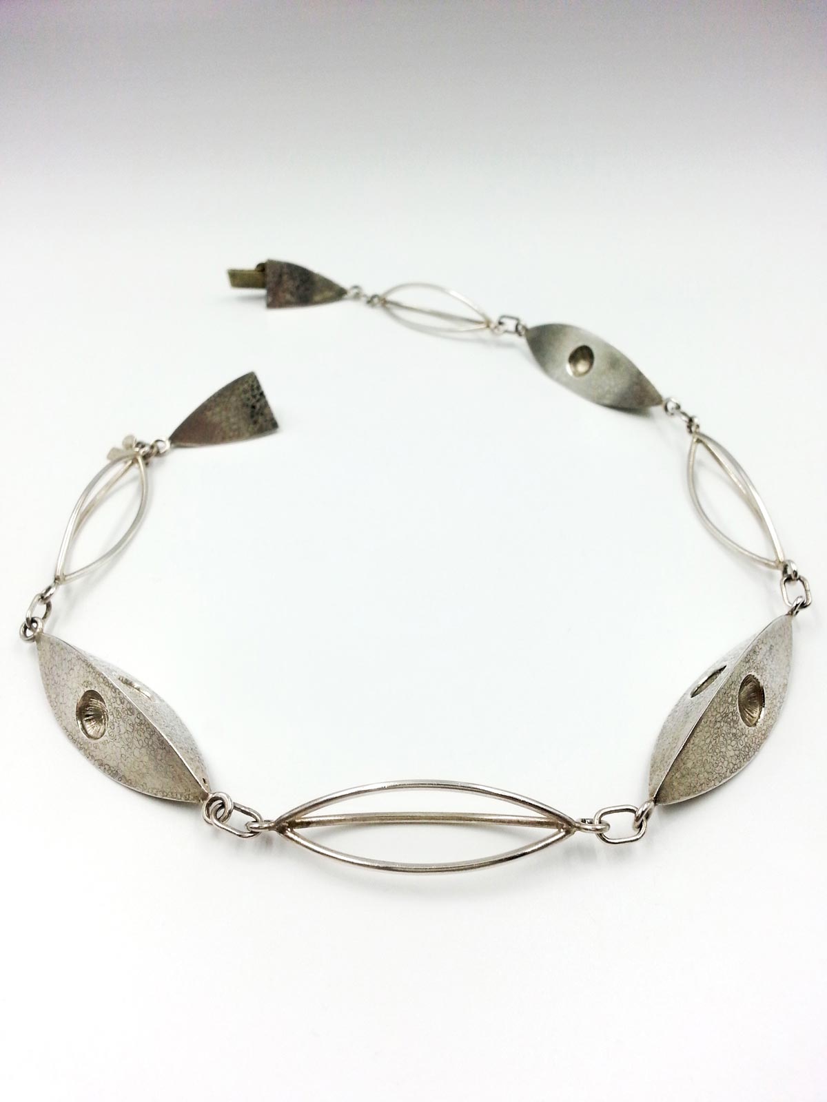 OGIVES collier ras de cou emboutis en creux argent925 2009 Patricia Lemaire 16W