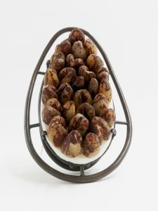 SWEET1 broche argent oeuf d autruche noyaux de dattes 2017 Patricia Lemaire1
